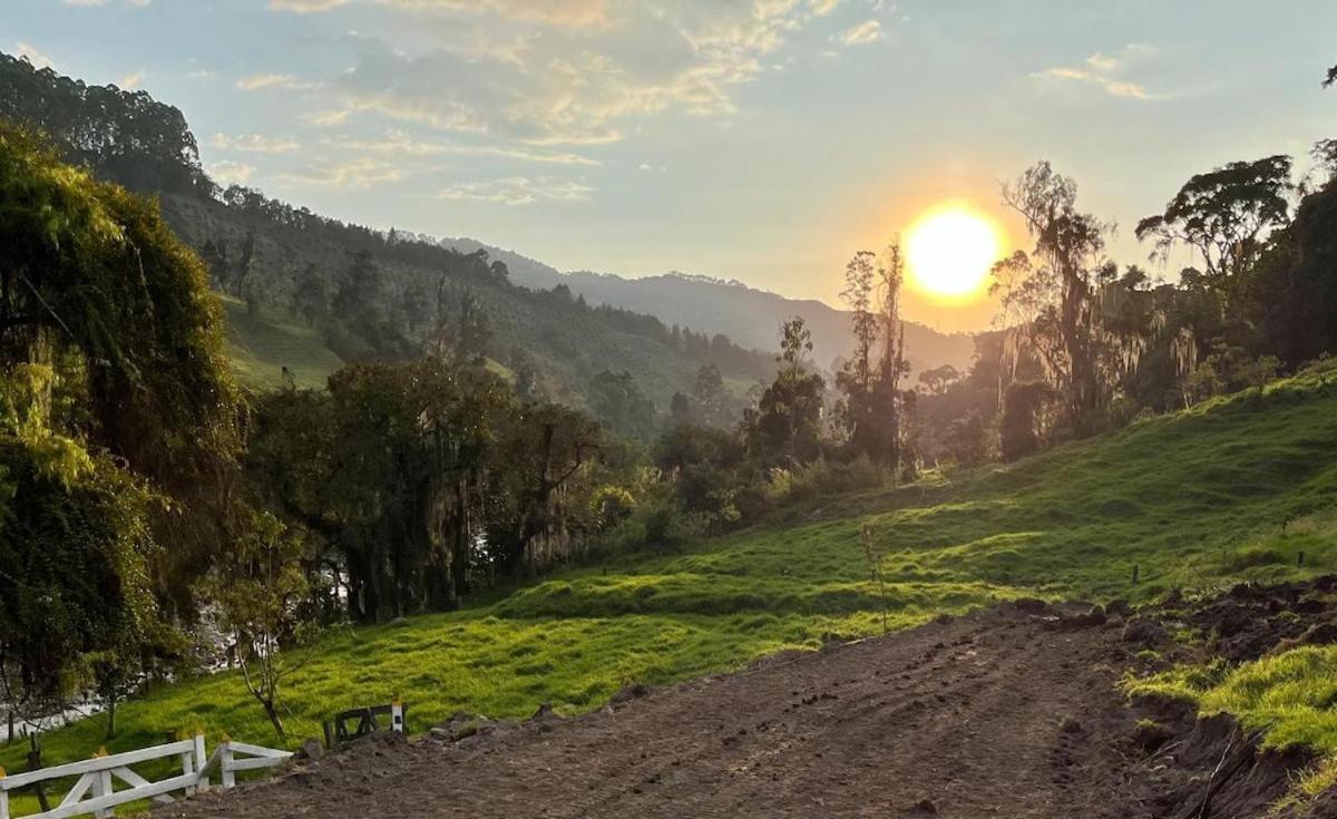 Alojamiento Con Vista Al Rio Y Paisajes Hermosos Vila Manizales Exterior foto